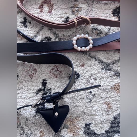 Assorted belts - Picture 2 of 5